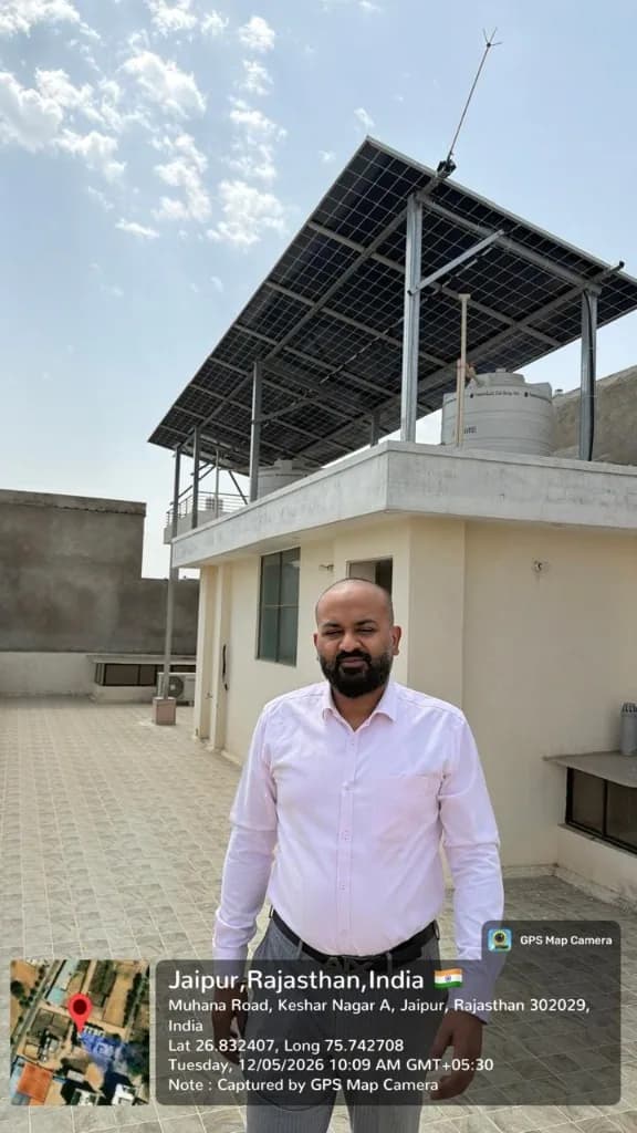 SolarOnn elevated rooftop solar installation in Keshar Nagar Jaipur
